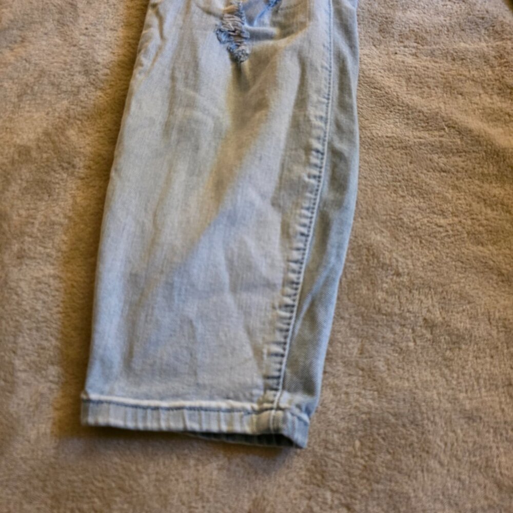 Rue21 Size 20 Distressed Light Wash Denim Jeans - Picture 8 of 8